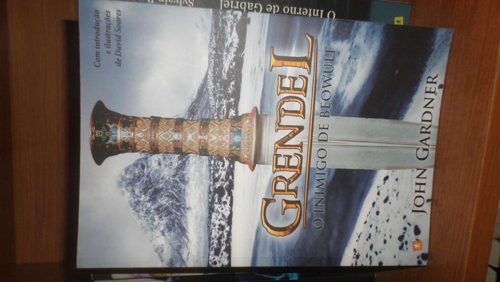Livro Grendel de John Gardner (Português)