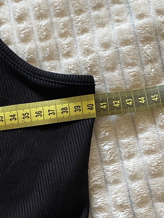 Prążkowany Crop Top SHEIN – Klasyka i Styl