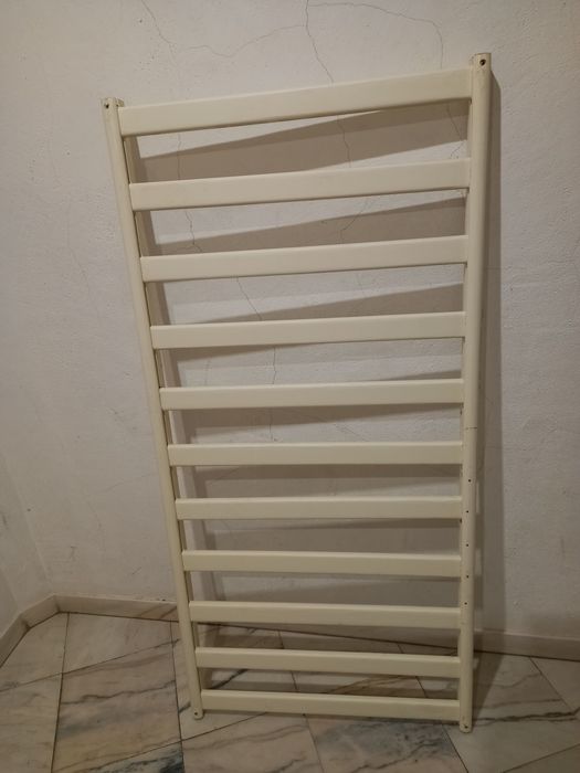 Cama de grades de pinho nórdico da Traquinices