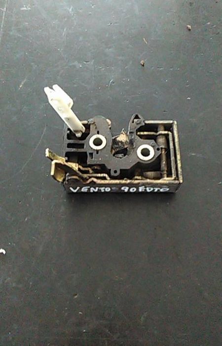 Fechadura / fecho porta frente direito VOLKSWAGEN Vento (1H2)