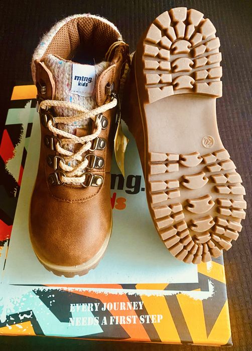 Botas para criança com ilhós- Nunca usadas