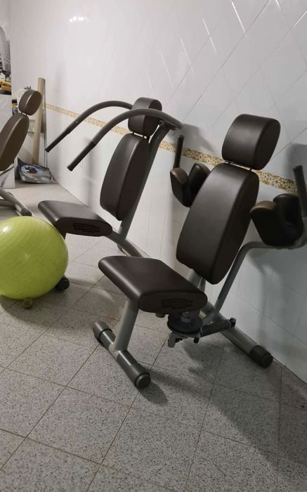 Ginásio Technogym com 9 máquinas