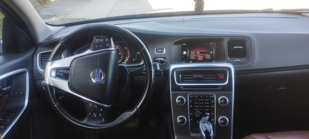 Вольво v60 2014 року