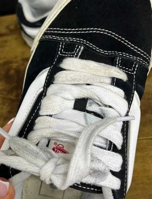 5F Czarno-białe trampki Vans Knu Skool unisex 38,5