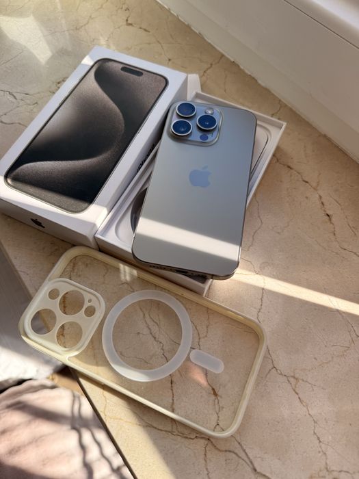 Sprzedam Iphone 15 pro Stan idealny Natural Titanium.