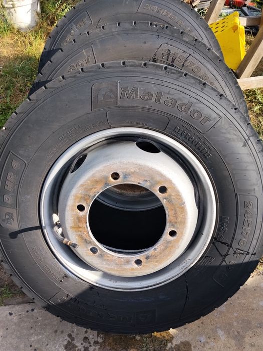 продам шини з дисками 245/70/17.5
