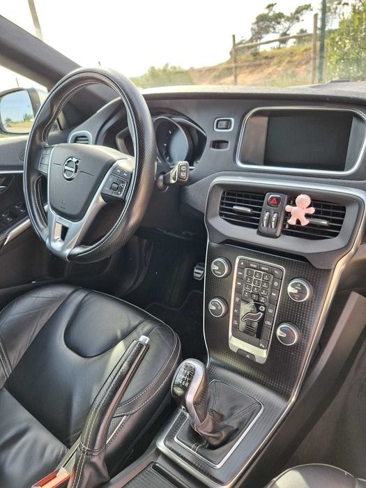 Volvo V40 R-Design 2016 – Full Extras - 117.279 km