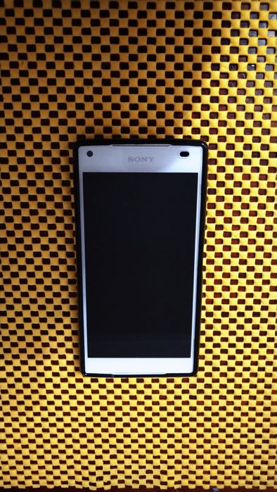 Телефон Sony Xperia Z5 compact (E5823) с комплектом защиты.