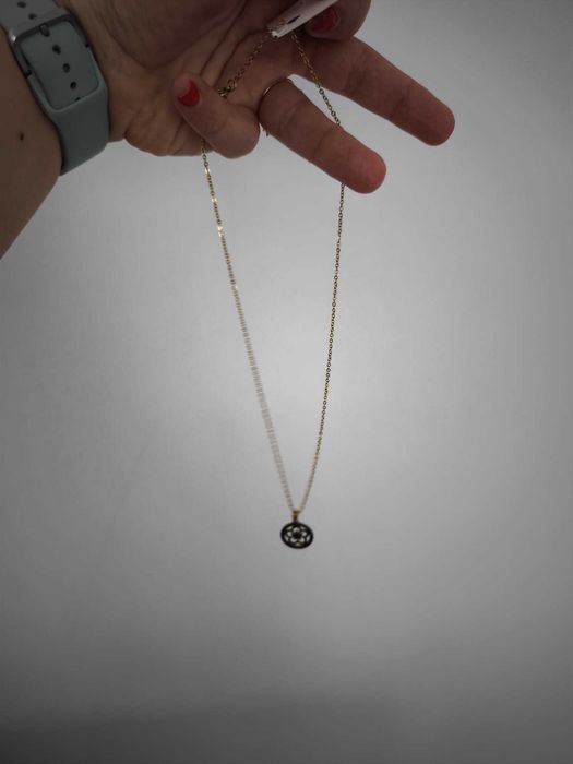 Colar em aço dourado