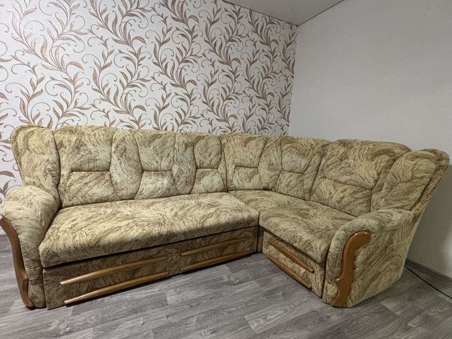Диван  кутовий  гарний