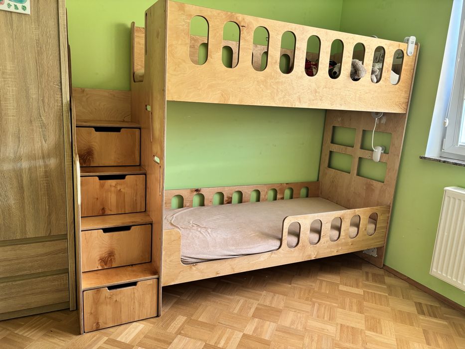 Łóżko piętrowe wraz z materacami