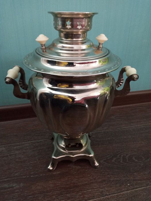 Самовар 1978 года. Ёмкость на 3 литра, отличное состояние, рабочий , .