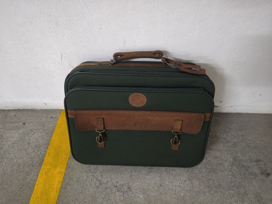 Mala de viagem de média dimensão