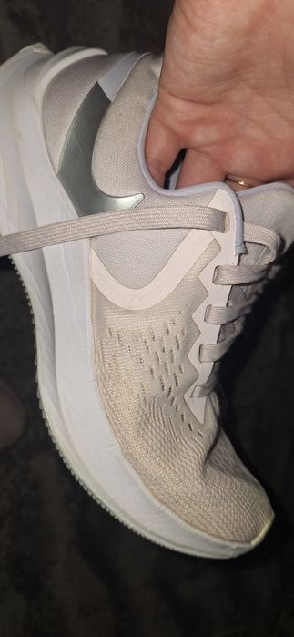 Продам Nike бігові жіночі кросівки