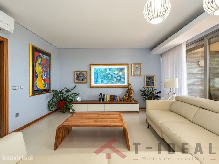 Moradia T4 - Primeira linha de Mar