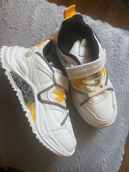 Кроссовки новые на мальчика