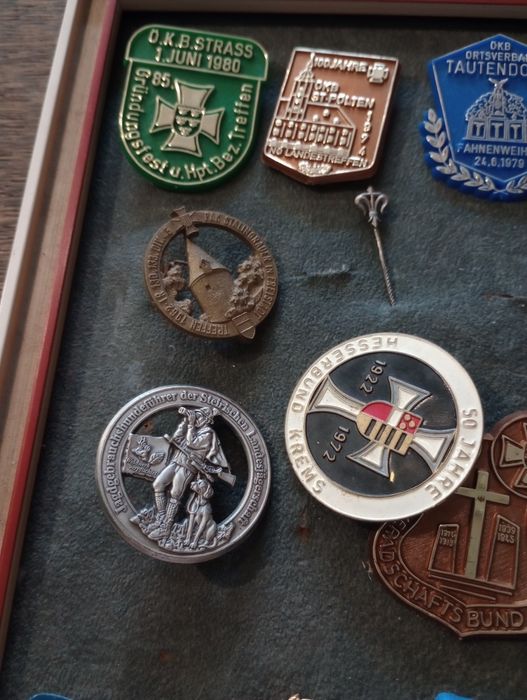 Stare oznaczenia przypinki Okazja