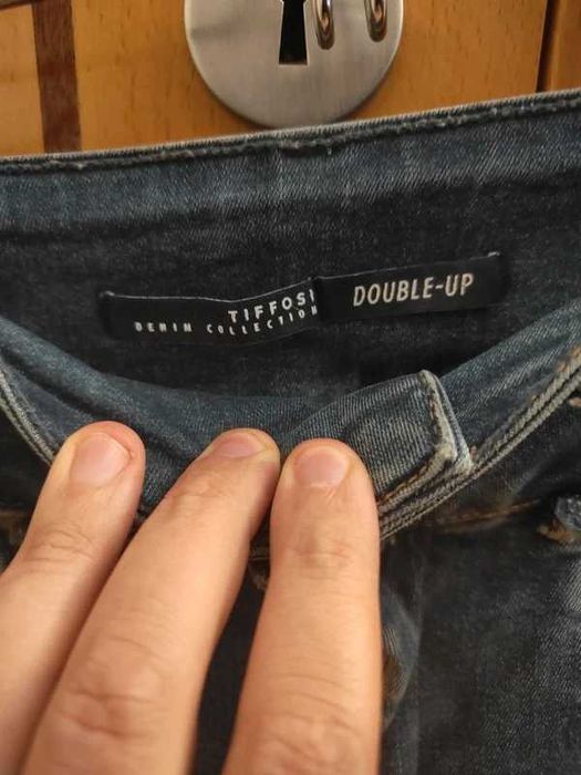 Calças de ganga da Tiffosi, especificamente o modelo Double-up da linha Denim Collection