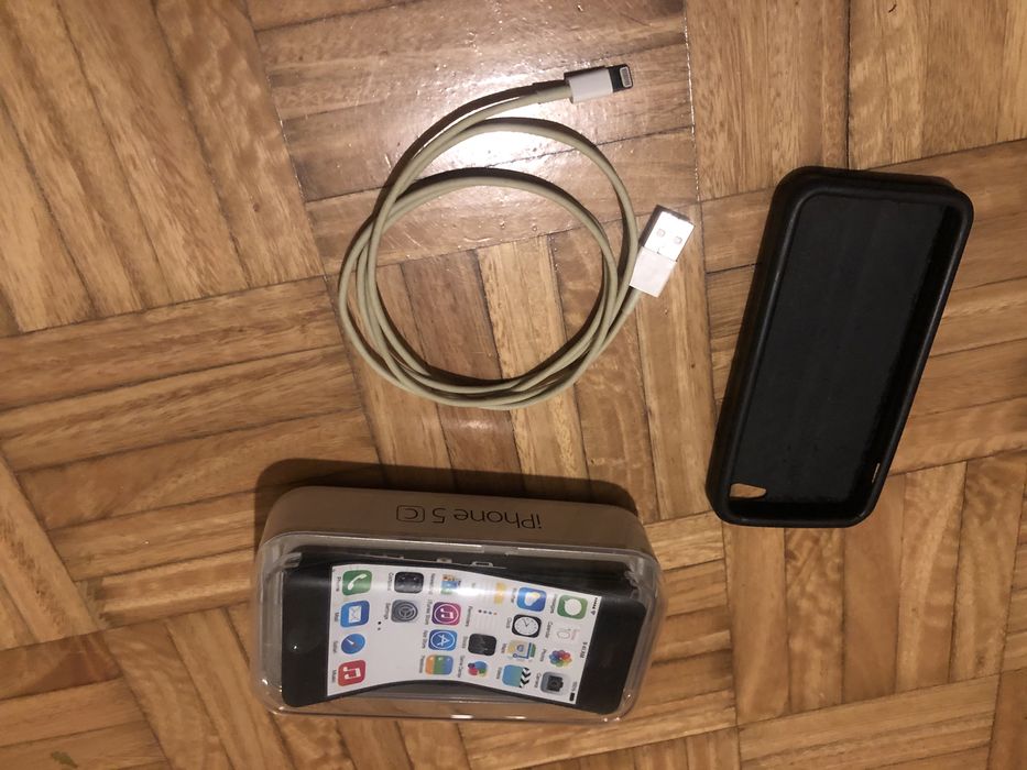 iPhone 5C 16GB with Cracked Display and Swollen Battery (for Repair)64739974266753123