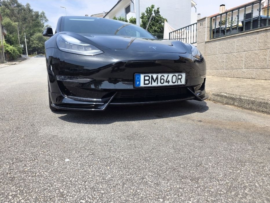 Lip tesla model 3