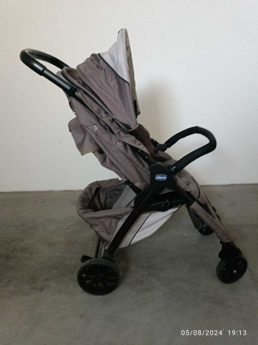 Conjunto Chicco Carrinho de Bebé + Cadeira Auto "ovo" + Base Isofix