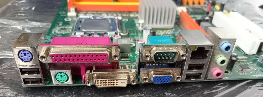 Материнская плата S775 ESC G41 память 4 х DIMM DDR3 выходы VGA + DVI