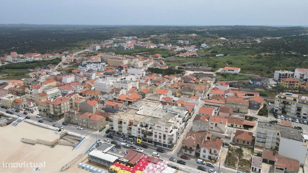 Espaço comercial com equipamentos de discoteca na Praia do Pedrogão