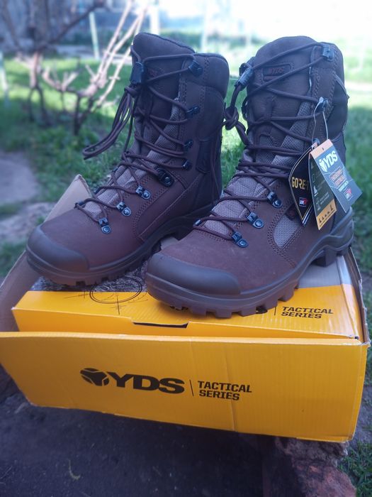 Взуття військове,бушлат ЗСУ