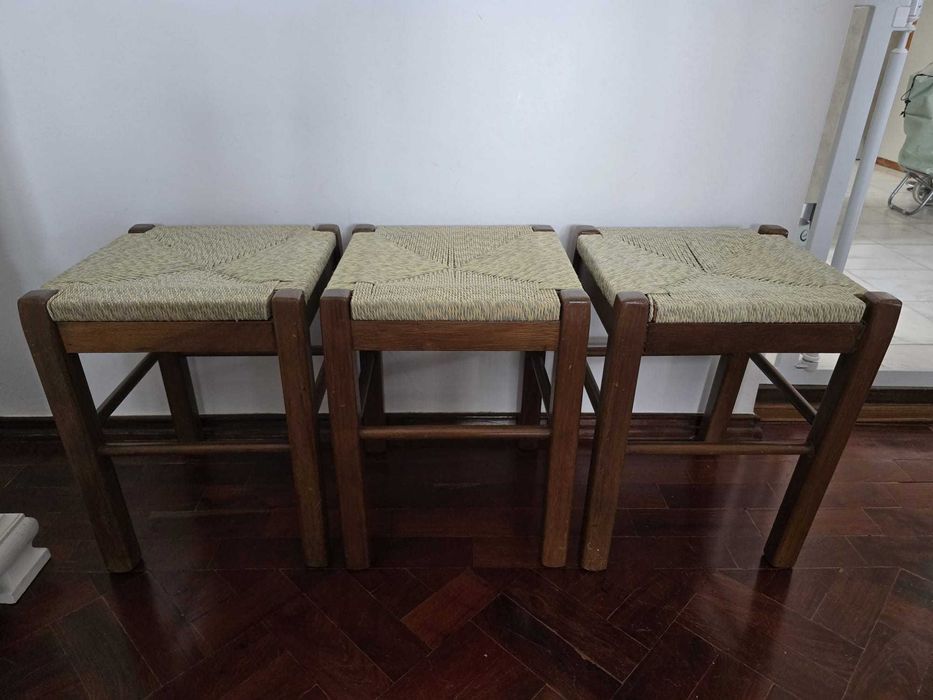3 x Bancos de madeira maciça em excelente estado