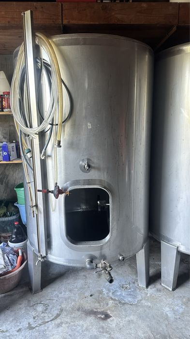 Cubas em inox 1500litros / 3 pipas