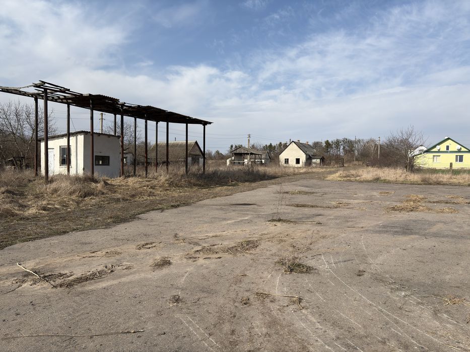 Земельна ділянка комерційного / промислового призначення + житло