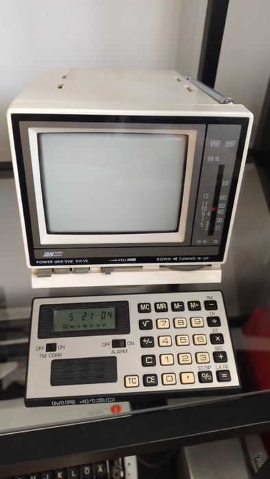 Do sprzedania mini telewizorek z kalkulatorem z lat  80