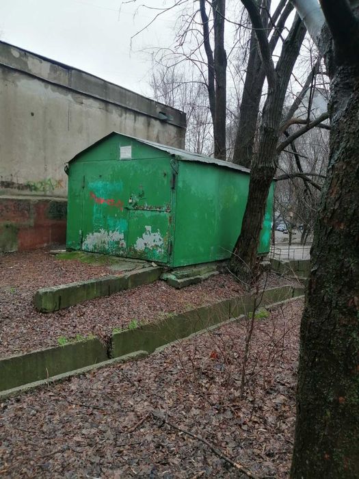 Гараж во дворе,конец 3-го  Шевченковского, ул.Игоря Сикорского 468