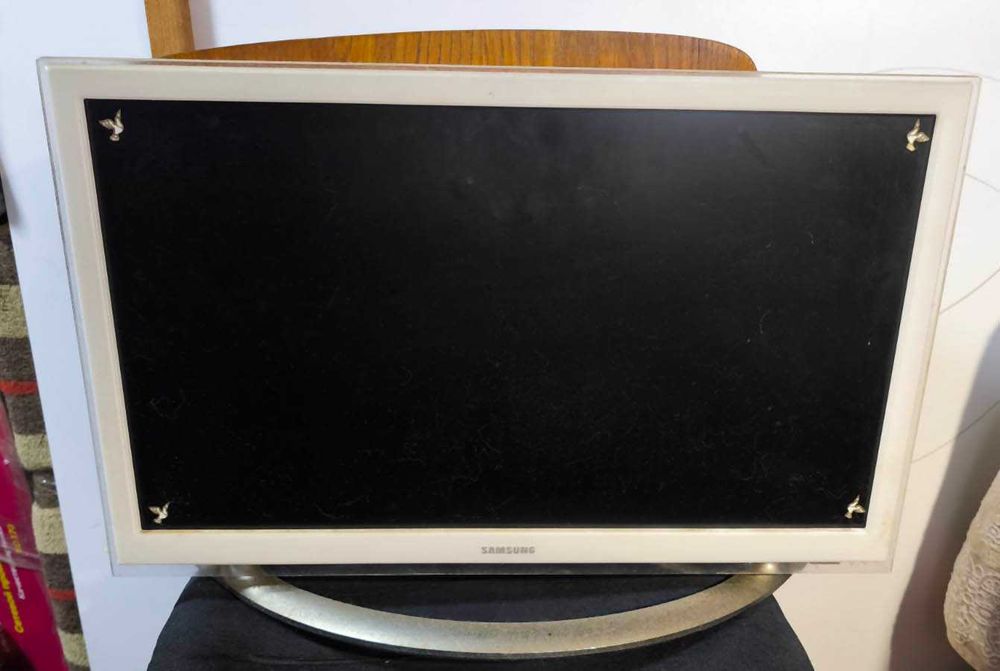 Samsung UE22F5410AK — 22",  YouTube,  отличное состояние