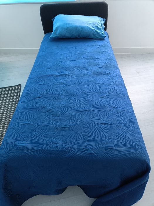 Cama de solteiro e colchão IKEA