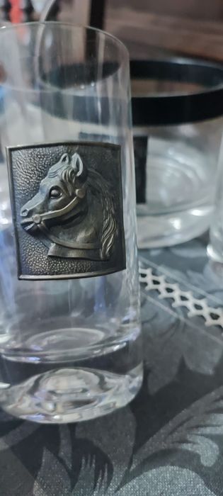 Conjunto de copos e balde gelo com figura 3d