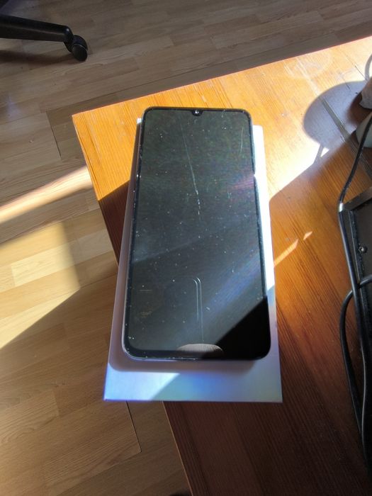 Xiaomi Mi 9  6 GB RAM /128GB ROM