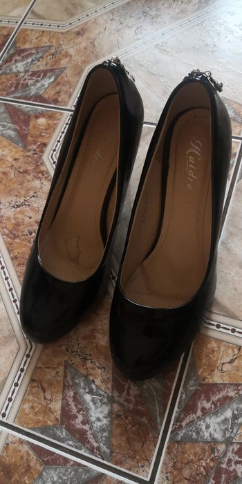 Buty na obcasie damskie