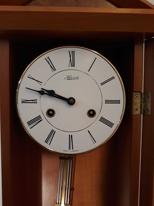 Zegar nowoczesny mechaniczny ścienny Hermle drewniany z wahadłem