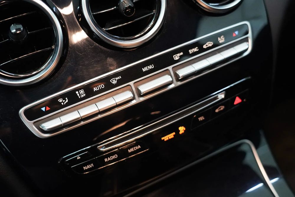 Mercedes-Benz C 220 — fotografia 12