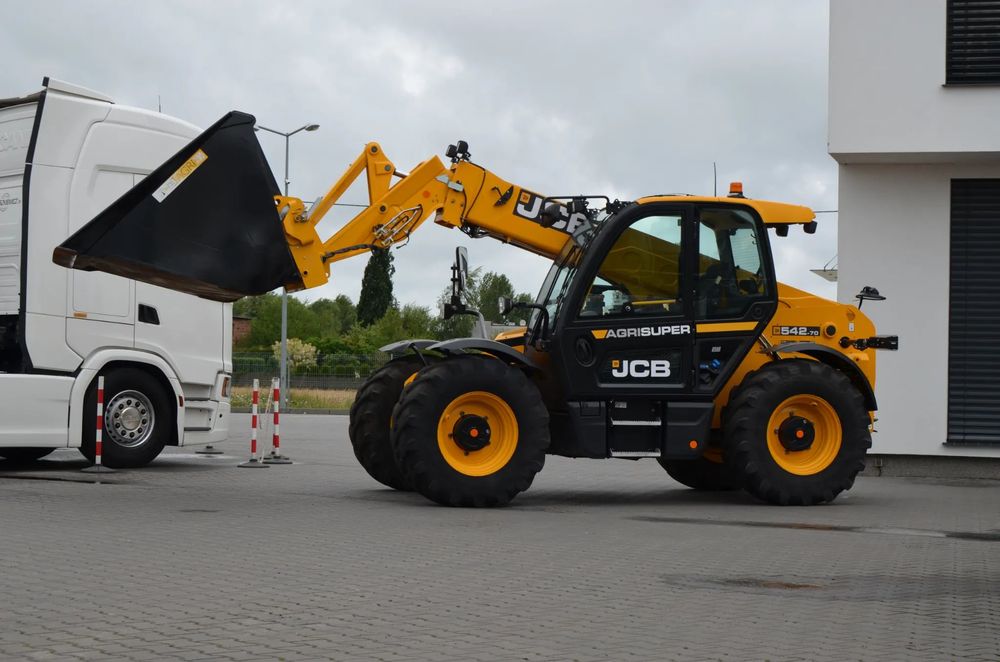 JCB 542-70 AGRI SUPER 2024r / ŁYŻKA 3m i WIDŁY / 783mth! / TORQUE LOCK 4 / Q-FIT / REWERS WENTYLATORA / OSŁONY POD. / ZACZEP + INSTALACJA