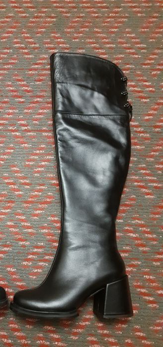 Продам шкіряні ботфорди