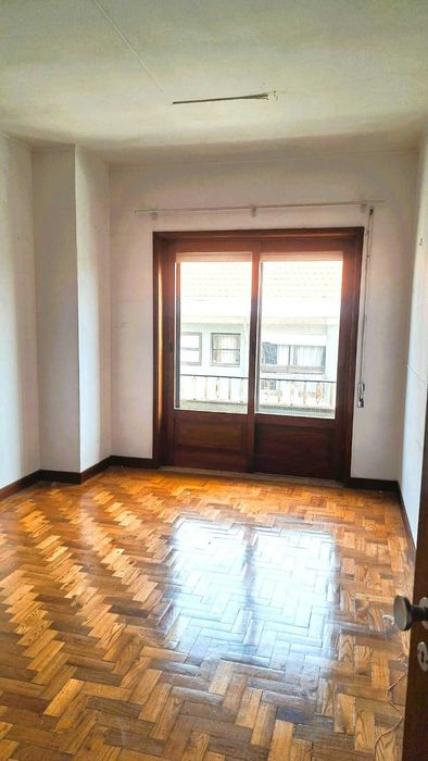 Apartamento T3 - 4º Andar, localizado na Rua Antero de Quental, Freguesia de Paranhos, no Porto