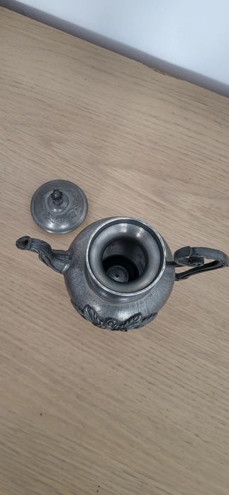 Bule / Cafeteira Decorativa em Estanho