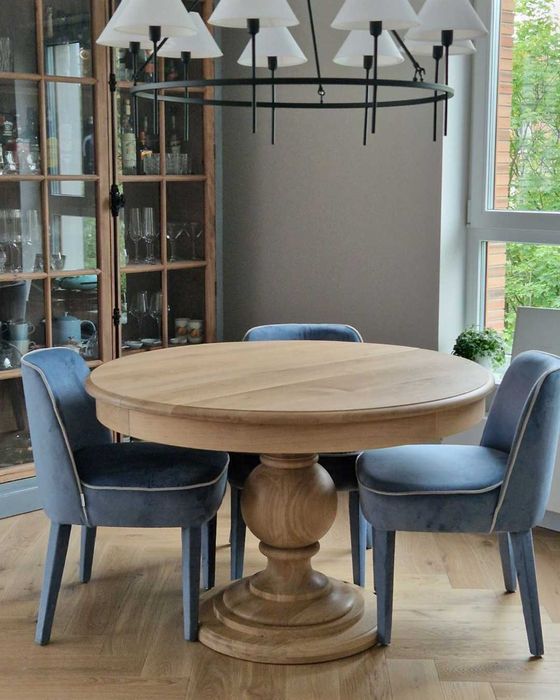 Rozkładany okrągły stół dębowy model Senator i Starostality dąb