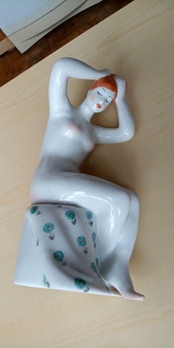 Статуэтка "Утро" или Купальщица.