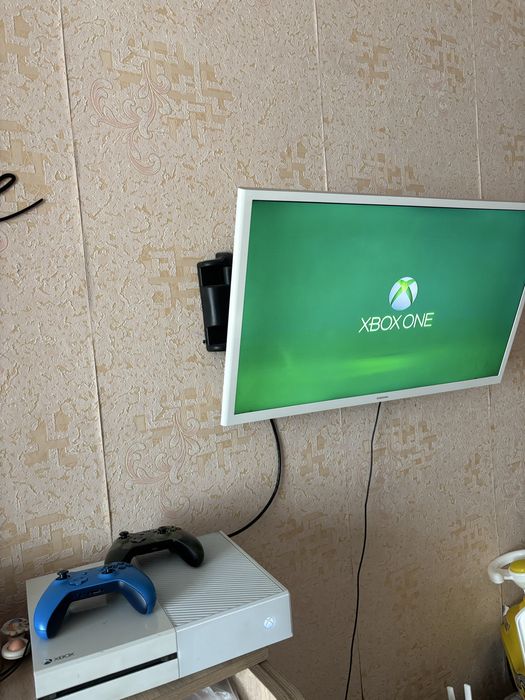 Xbox one s 1 tb в чудовому стані