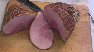 Swojskie wyroby na Wielkanoc ze świniobicia Kiełbasa szynka