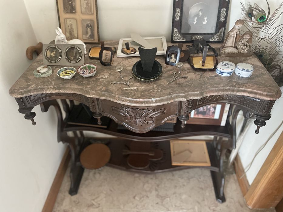 Mesa Consola de madeira com tampo de marmore estilo Louis Philippe 60€