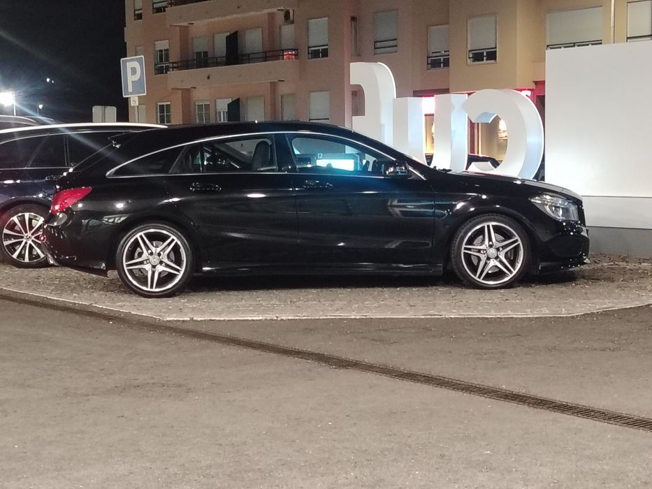 Mercedes CLA 220 AMG preta